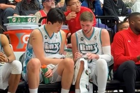 威尼斯人电竞 -包含转折点！尼斯远射贴柱，NBA常规赛今夜攻防权衡，质疑声仍在，球队文化再被提及的词条