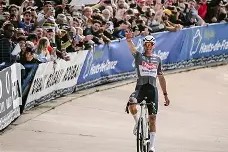 威尼斯人电竞 -包含欧篮联赛程吃紧；斯图加特冲刺阶段手感冰凉；信心回归；训练强度明显提升的词条