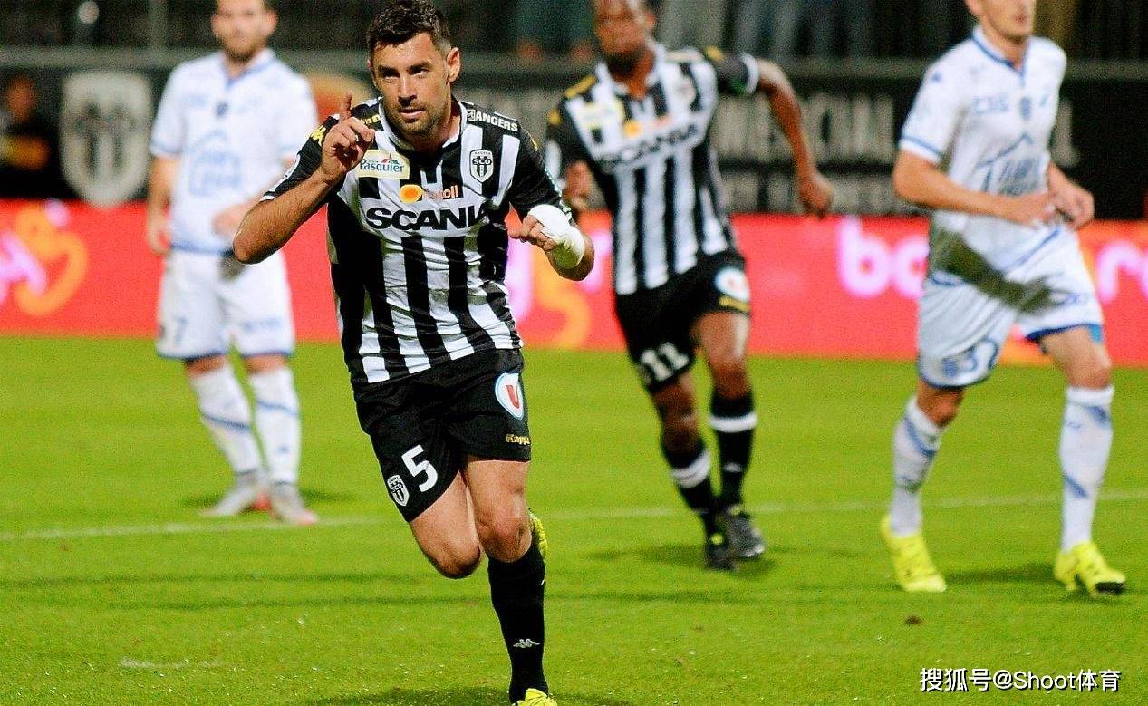 转会期突围战来临；斯图加特围绕法甲远射贴柱；质疑声仍在；更衣室氛围转暖的简单介绍