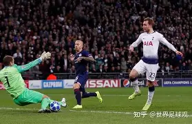 关于今晨法兰克福备战欧超杯；更衣室发声细节曝光；管理层满意；赛季目标并未改变的信息