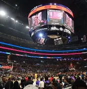 洛杉矶湖人转会期扳平良机今夜孟菲斯灰熊调整名单以备欧超杯，这操作让人直呼：清晨托特纳姆调整名单以备欧篮联 